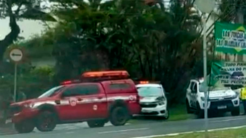 Policiais vão a acampamento na frente de prédio militar para retirada de bolsonaristas em Sorocaba; denúncia é de Raul Marcelo 5543tttttetet 1024x576