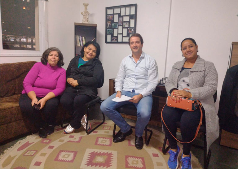 Raul Marcelo recebe auxiliares de educação de Sorocaba