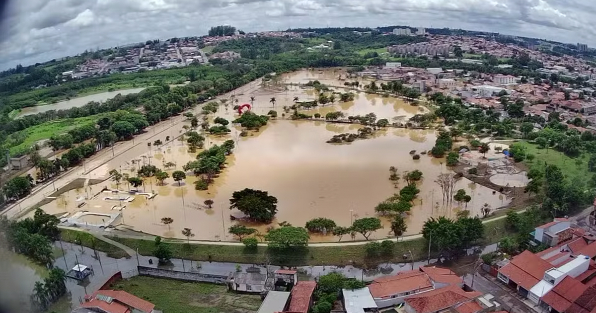 Raul Marcelo questiona Prefeitura de Sorocaba sobre obras de desassoreamento, cobra agilidade para auxiliar famílias atingidas pela enchente e pede maior atenção nas 88 áreas de risco