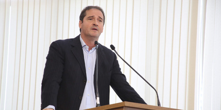 Raul Marcelo questiona Prefeitura de Sorocaba se a Funserv possui recursos aplicados no Banco Master, liquidado pelo Banco Central