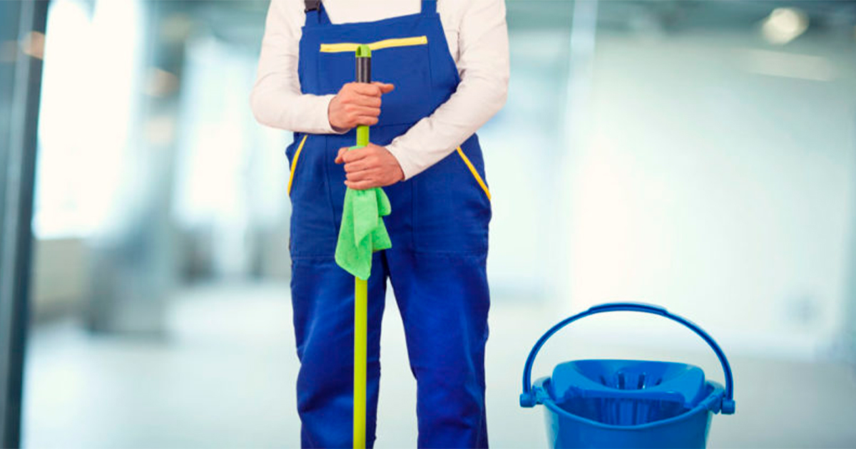 Limpeza escolar segue sem licitação em Sorocaba e vira alvo de cobrança de Raul Marcelo